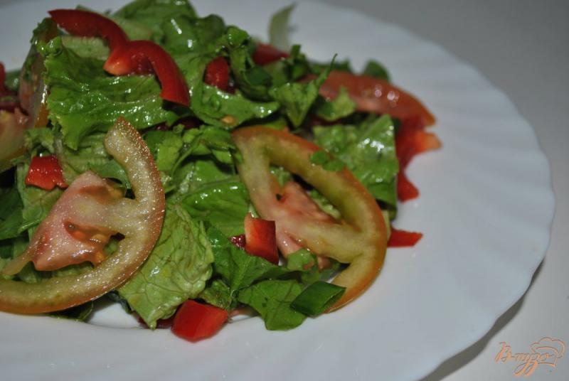 Фото приготовление рецепта: Салат с помидорами шаг №6