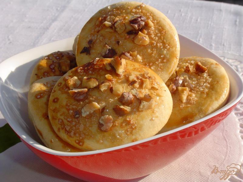 Фото приготовление рецепта: Печенье с грецкими орехами из быстрого теста на пиве шаг №5