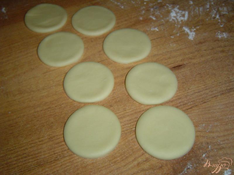 Фото приготовление рецепта: Печенье с грецкими орехами из быстрого теста на пиве шаг №3