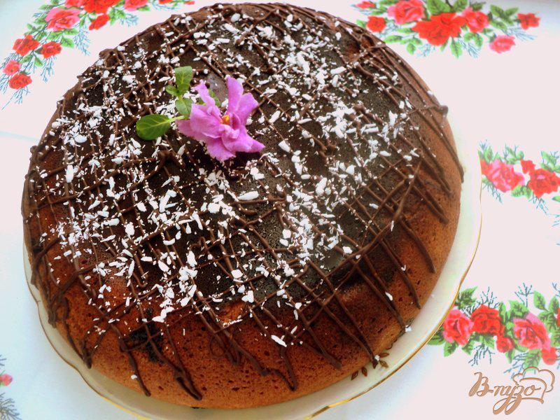 Фото приготовление рецепта: Мраморный пирог с ягодами в мультиварке шаг №7