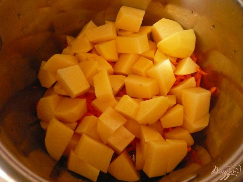 Фото приготовление рецепта: Картофель тушеный шаг №3