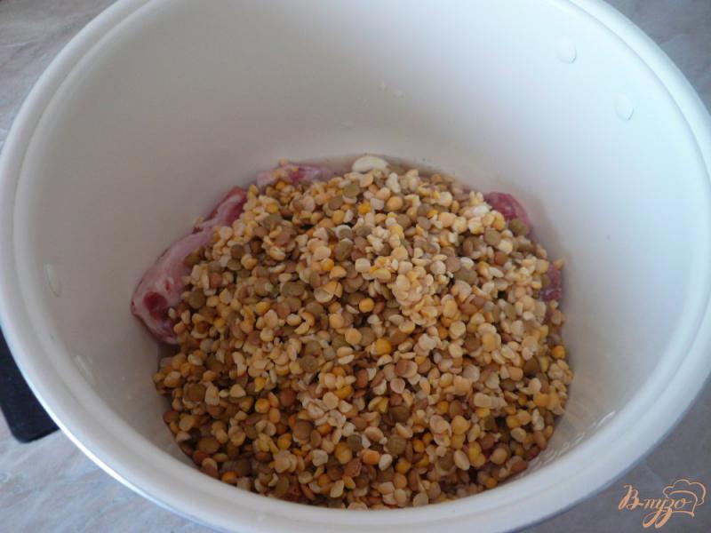 Фото приготовление рецепта: Свиное рагу с горохом и чечевицей шаг №6