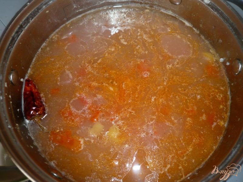 Фото приготовление рецепта: Острый рисовый суп с фасолью шаг №10