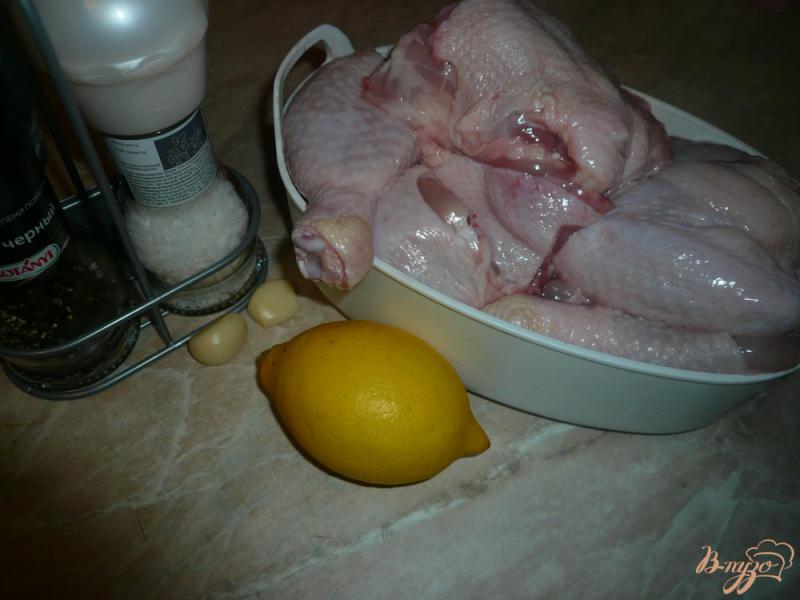 Фото приготовление рецепта: Ароматная чесночно-лимонная курочка шаг №1