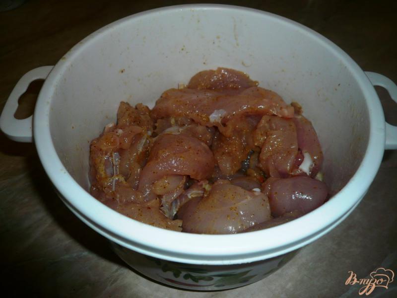 Фото приготовление рецепта: Куриная грудка, запеченная с яблоками шаг №4