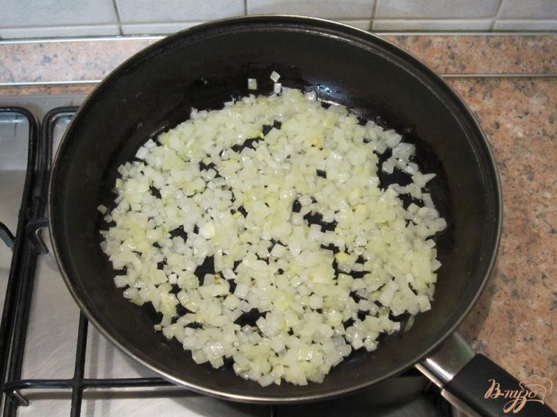 Фото приготовление рецепта: Толстолобик с овощами шаг №4