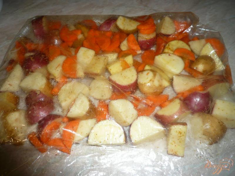 Фото приготовление рецепта: Курочка с овощами в пакете для запекания шаг №6