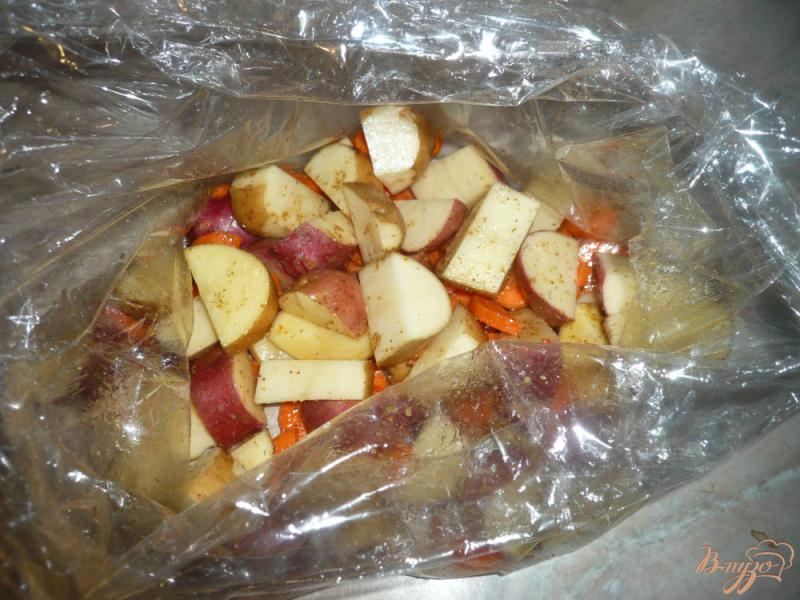 Фото приготовление рецепта: Курочка с овощами в пакете для запекания шаг №5