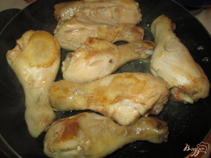 Фото приготовление рецепта: Куриная голень с кунжутом и соевым соусом шаг №2