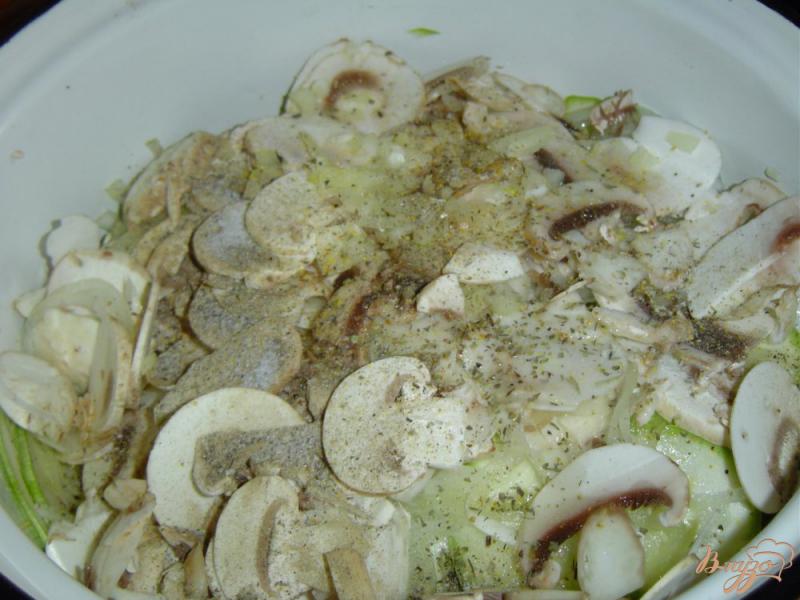 Фото приготовление рецепта: Запеканка кабачково-грибная шаг №3