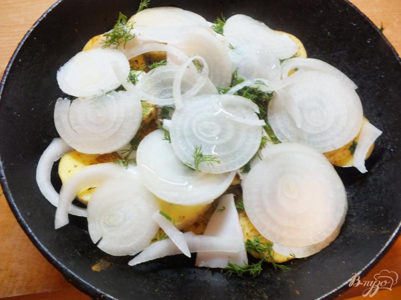 Фото приготовление рецепта: Картофель запеченый с яйцом шаг №6