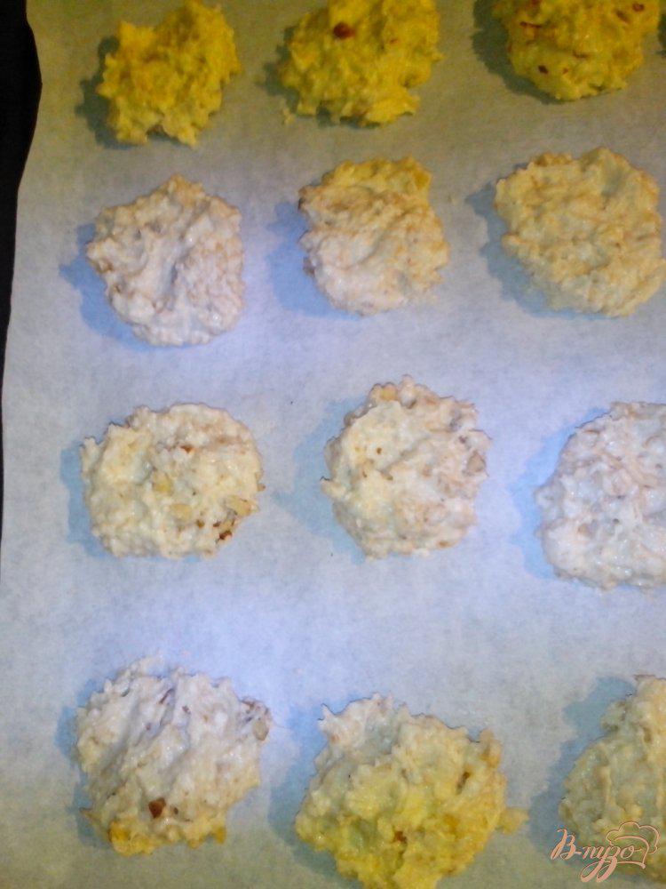 Фото приготовление рецепта: Овсяное печенье с орехами шаг №4