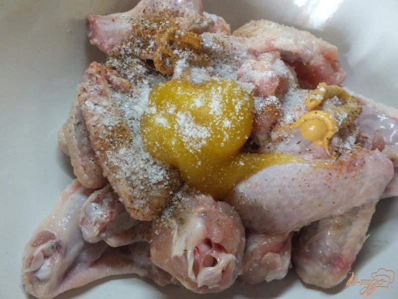 Фото приготовление рецепта: Острые куриные крылья на решетке в духовке шаг №3