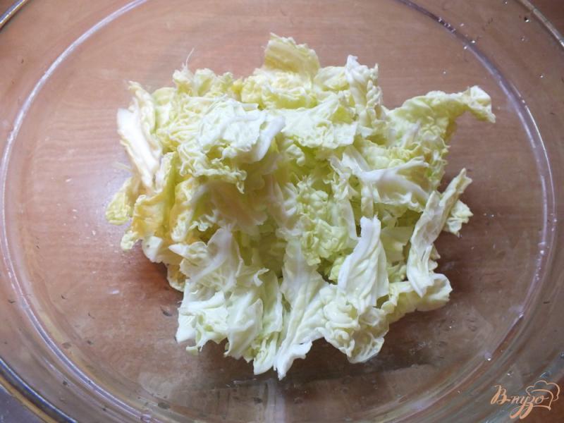 Фото приготовление рецепта: Салат из пекинской капусты с болгарским перцем и эстрагоном шаг №1