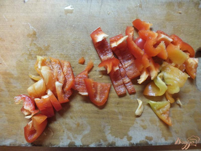 Фото приготовление рецепта: Салат из пекинской капусты с болгарским перцем и эстрагоном шаг №2
