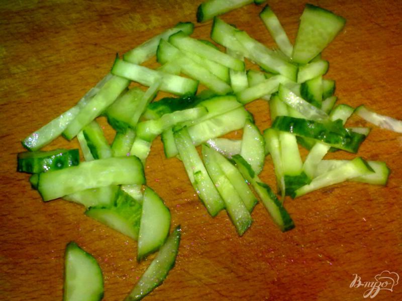 Фото приготовление рецепта: Салат из кольраби с китайским соусом шаг №4