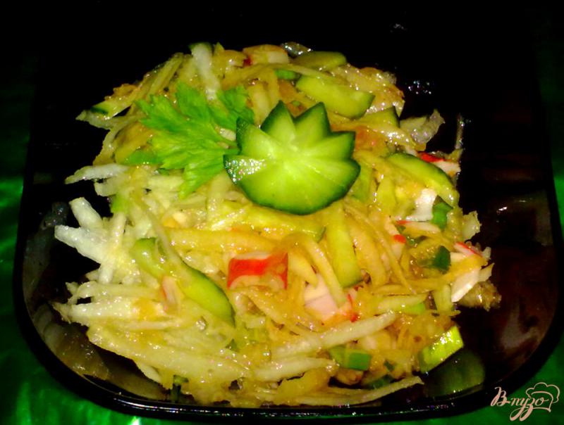 Фото приготовление рецепта: Салат из кольраби с китайским соусом шаг №5