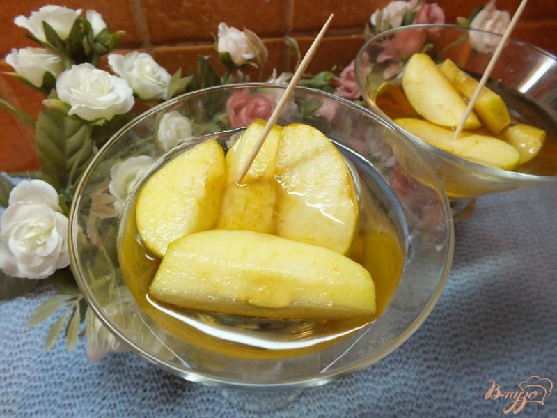 Фото приготовление рецепта: Десерт из яблок вымоченных в роме шаг №6