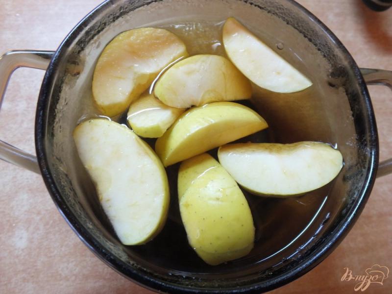 Фото приготовление рецепта: Десерт из яблок вымоченных в роме шаг №5