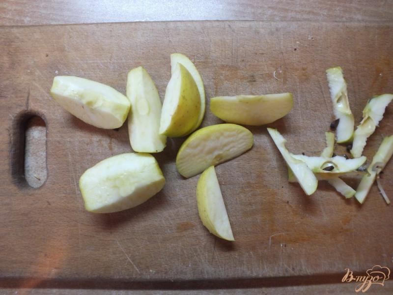 Фото приготовление рецепта: Десерт из яблок вымоченных в роме шаг №2
