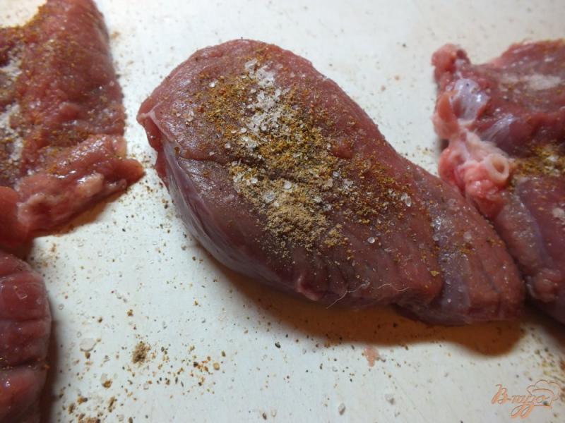 Фото приготовление рецепта: Красное мясо с корицей и мускатным орехом шаг №2