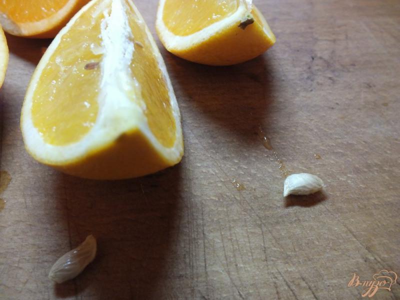 Фото приготовление рецепта: Десерт из апельсина запеченного в роме с розмарином шаг №2