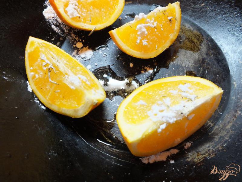 Фото приготовление рецепта: Десерт из апельсина запеченного в роме с розмарином шаг №6