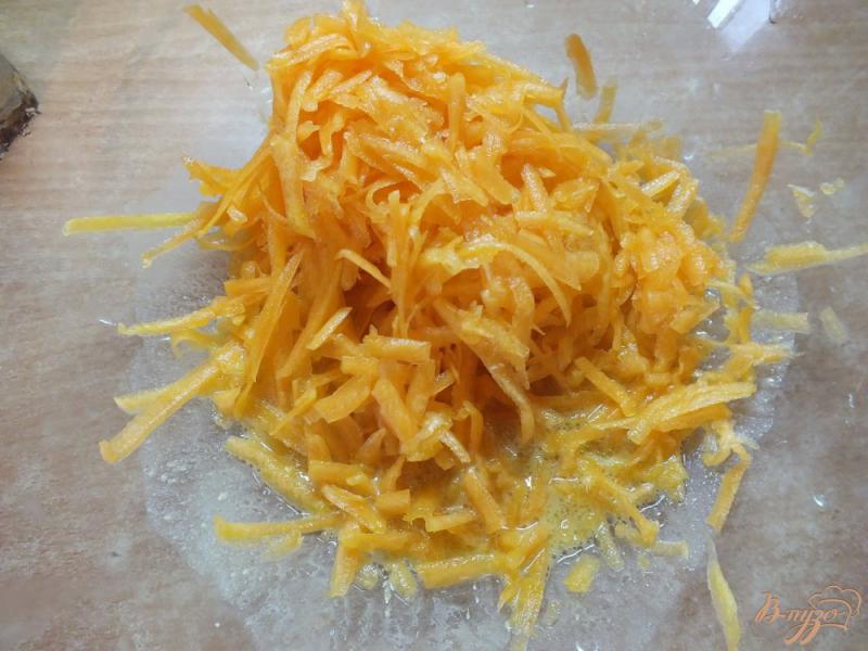 Фото приготовление рецепта: Салат из тыквы с апельсиново - горчичной заправкой и орехами шаг №4