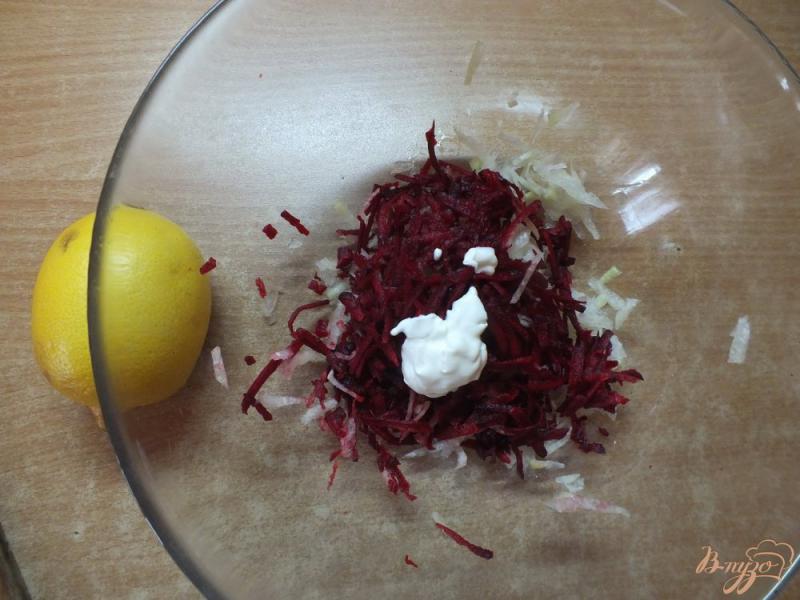 Фото приготовление рецепта: Салат из дайкона со свеклой шаг №4