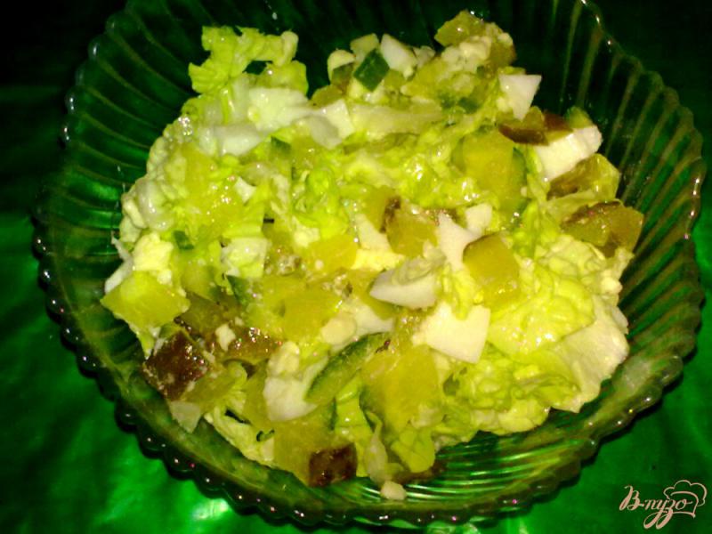 Фото приготовление рецепта: Салат из пекинской капусты с яйцом шаг №4