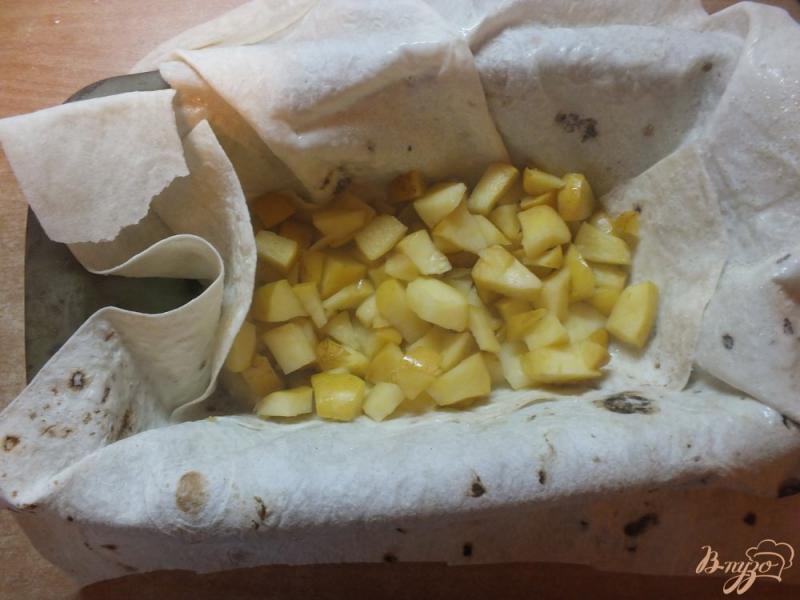 Фото приготовление рецепта: Яблочный пирог из лаваша шаг №6