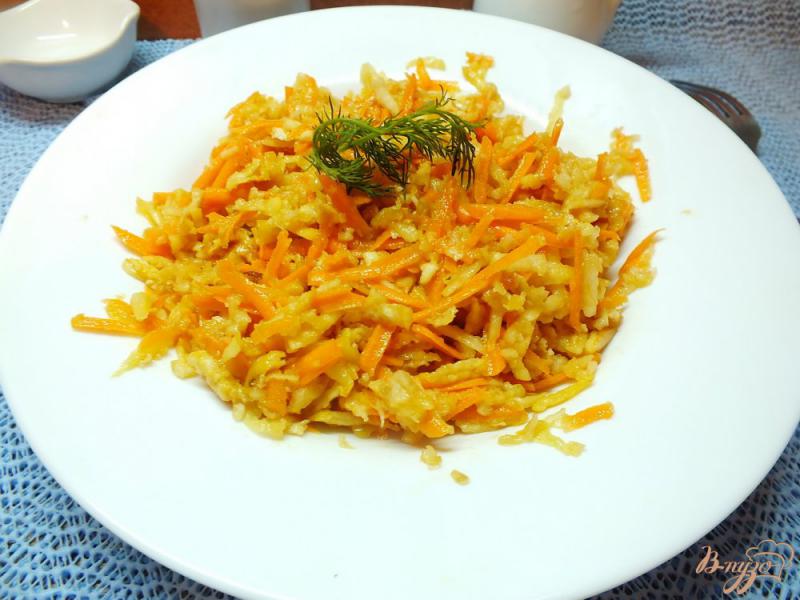 Фото приготовление рецепта: Салат из корня сельдерея с яблоком и морковью шаг №5