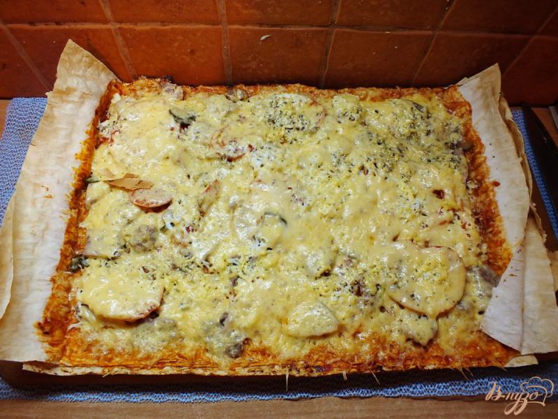 Фото приготовление рецепта: Пицца на корже из лаваша с говядиной шаг №8
