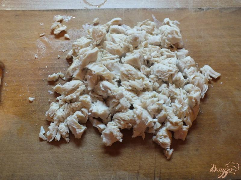 Фото приготовление рецепта: Закусочный пирог из курицы с ананасом шаг №1