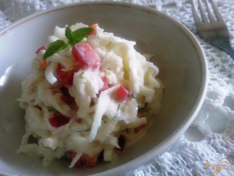 Фото приготовление рецепта: Салат из кольраби и сладкого перца шаг №5
