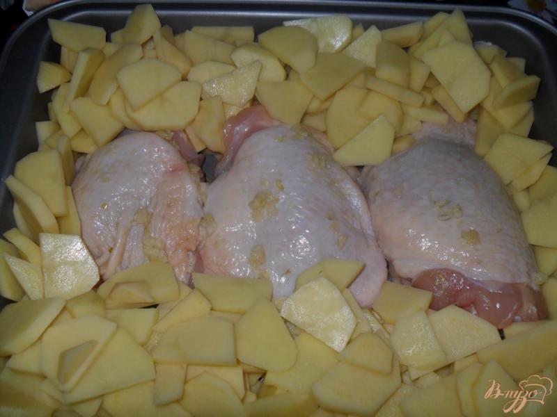 Фото приготовление рецепта: Курица в картофельном кольце шаг №6
