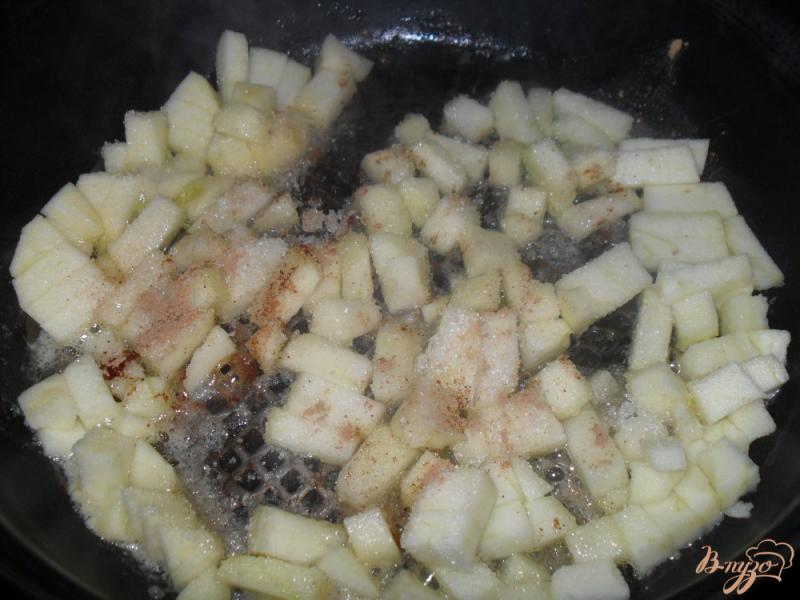 Фото приготовление рецепта: Слойки с яблоками шаг №3