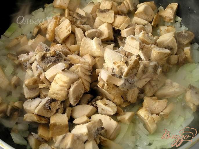 Фото приготовление рецепта: Овощное рагу с грибами и пшенкой шаг №2