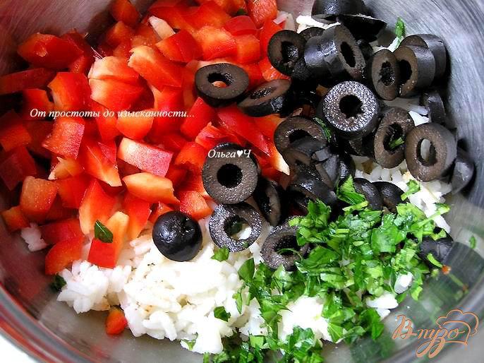 Фото приготовление рецепта: Рисовый салат с маслинами, сладким перцем и апельсином шаг №1