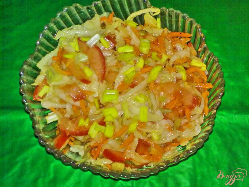 Фото приготовление рецепта: Салат из кольраби с морковью по-корейски шаг №6