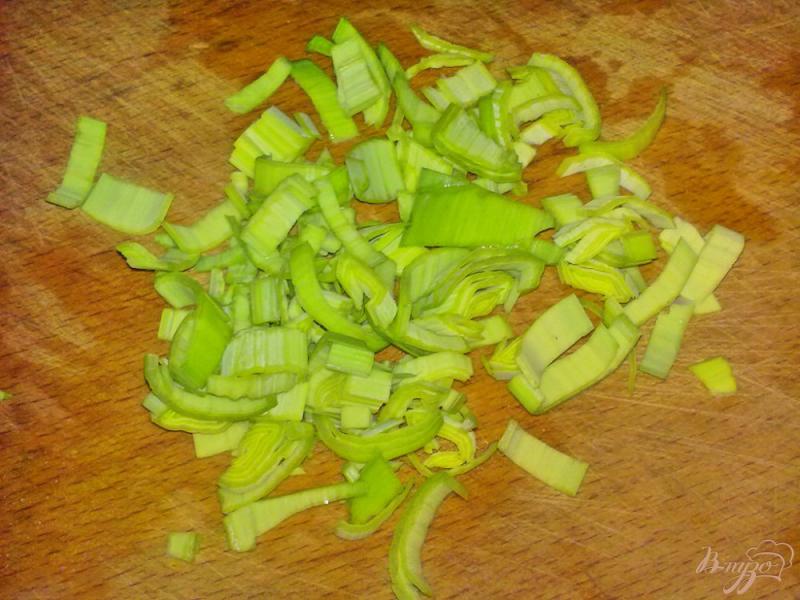 Фото приготовление рецепта: Салат из капусты со сливой шаг №4