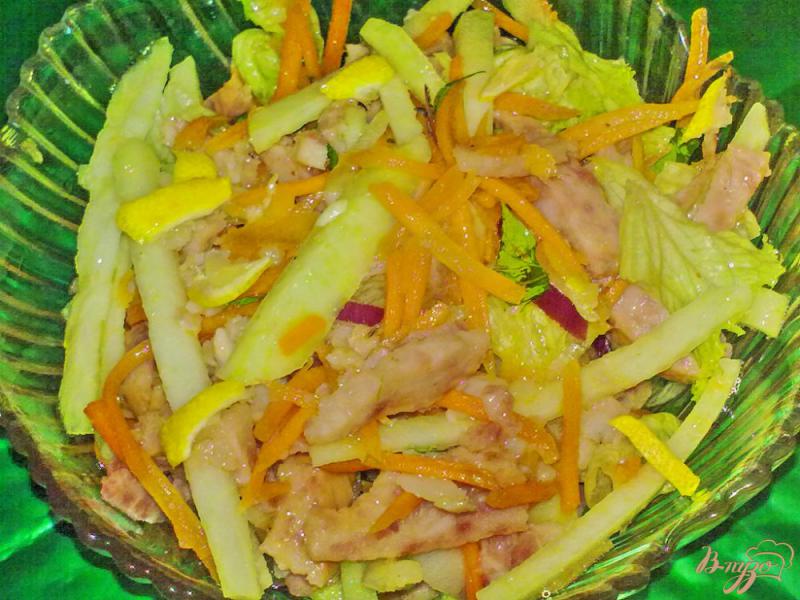Фото приготовление рецепта: Салат из кольраби «Цветной» шаг №5