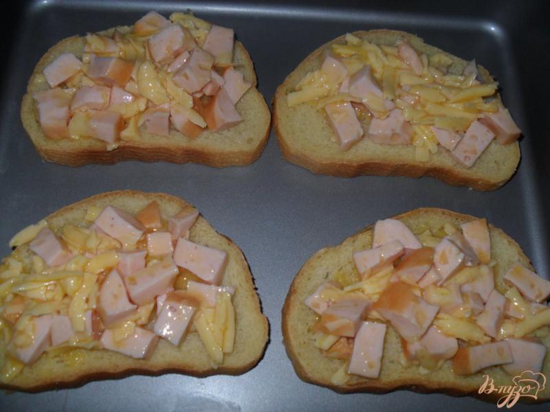 Фото приготовление рецепта: Горячие бутерброды шаг №5