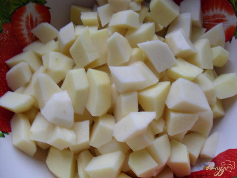 Фото приготовление рецепта: Тушенный картофель с мясом шаг №4