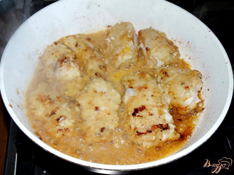 Фото приготовление рецепта: Куриная грудка в горчичном соусе шаг №6