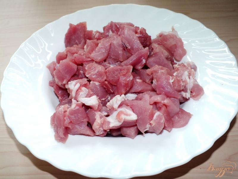Фото приготовление рецепта: Мясо в соусе с золотым пшеном шаг №1