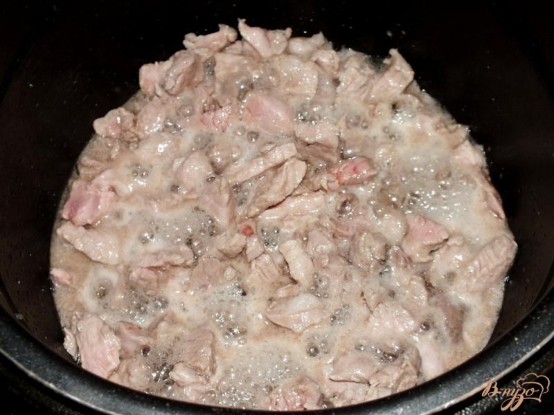 Фото приготовление рецепта: Мясо в соусе с золотым пшеном шаг №2