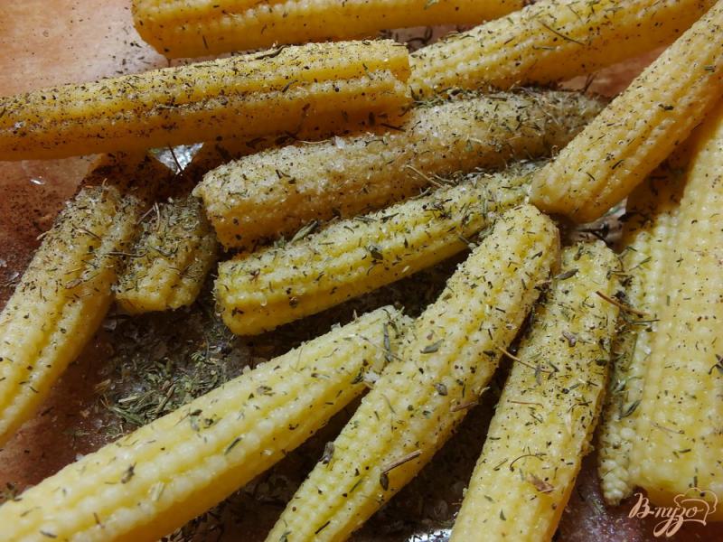 Фото приготовление рецепта: Початки кукурузы запеченые с ароматными травами шаг №3