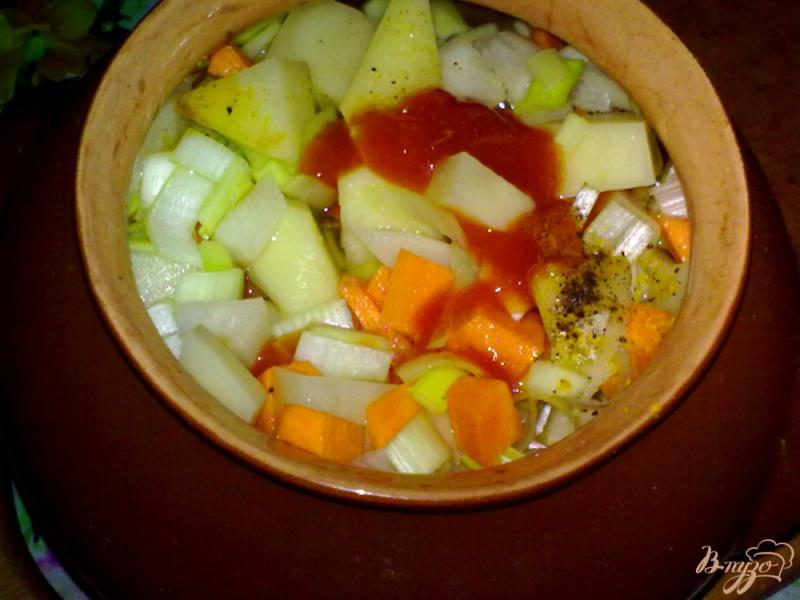 Фото приготовление рецепта: Картофель с дайконом в горшочке шаг №6