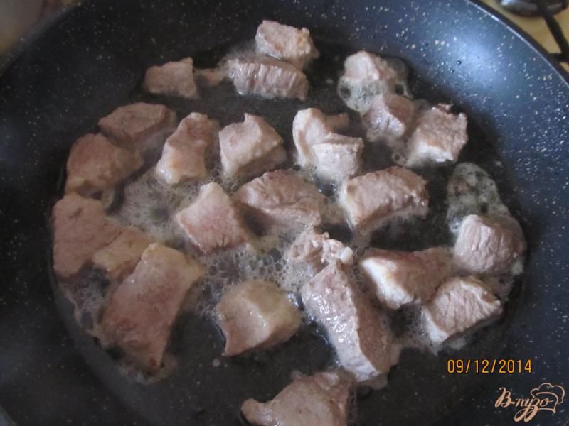 Фото приготовление рецепта: Гуляш из свинины с подливкой шаг №3
